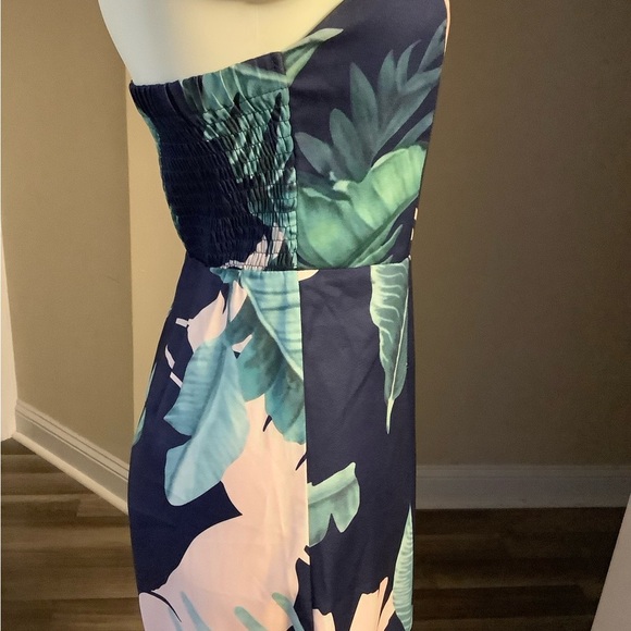 Lulus: Size M
Rain Forest Floral Strapless Jumpsuit Smocked Back For stretch - Picture 4 of 9